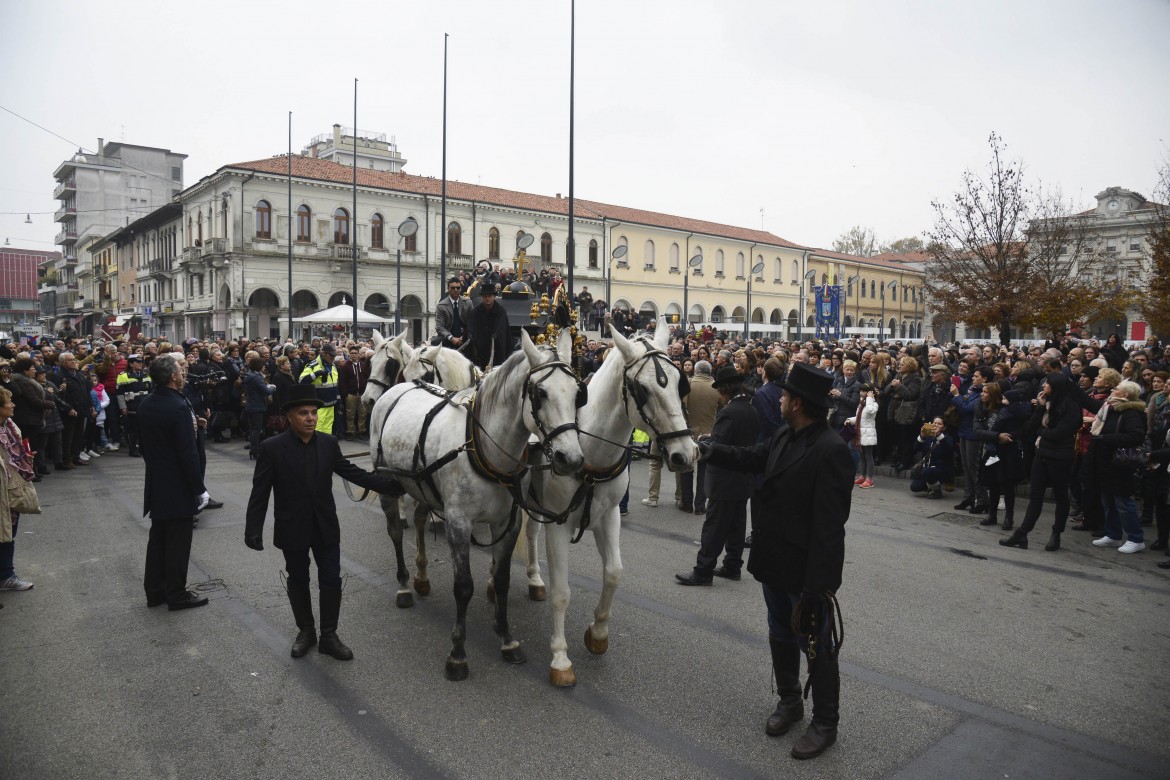 funerale moira orfei san dona piave foto lapresse